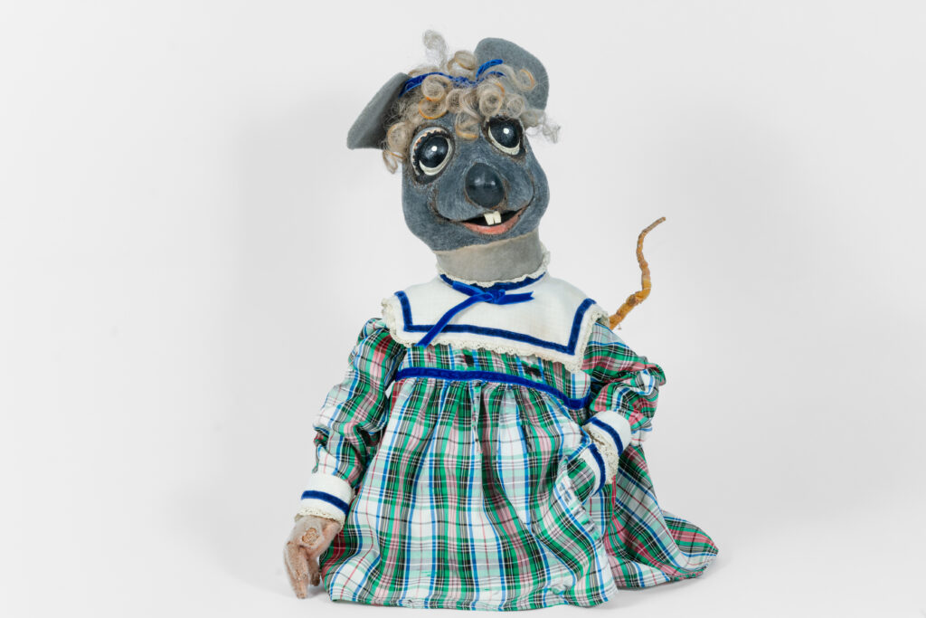 Muffy Mouse Puppet Collection of Nina Keogh Muffy Mouse starred on Today’s Special alongside Jodie, Jeff, and Sam Crenshaw. Preferring to talk in rhyme instead of squeak, the puppet was built by Noreen Young and brought to life by Nina Keogh.