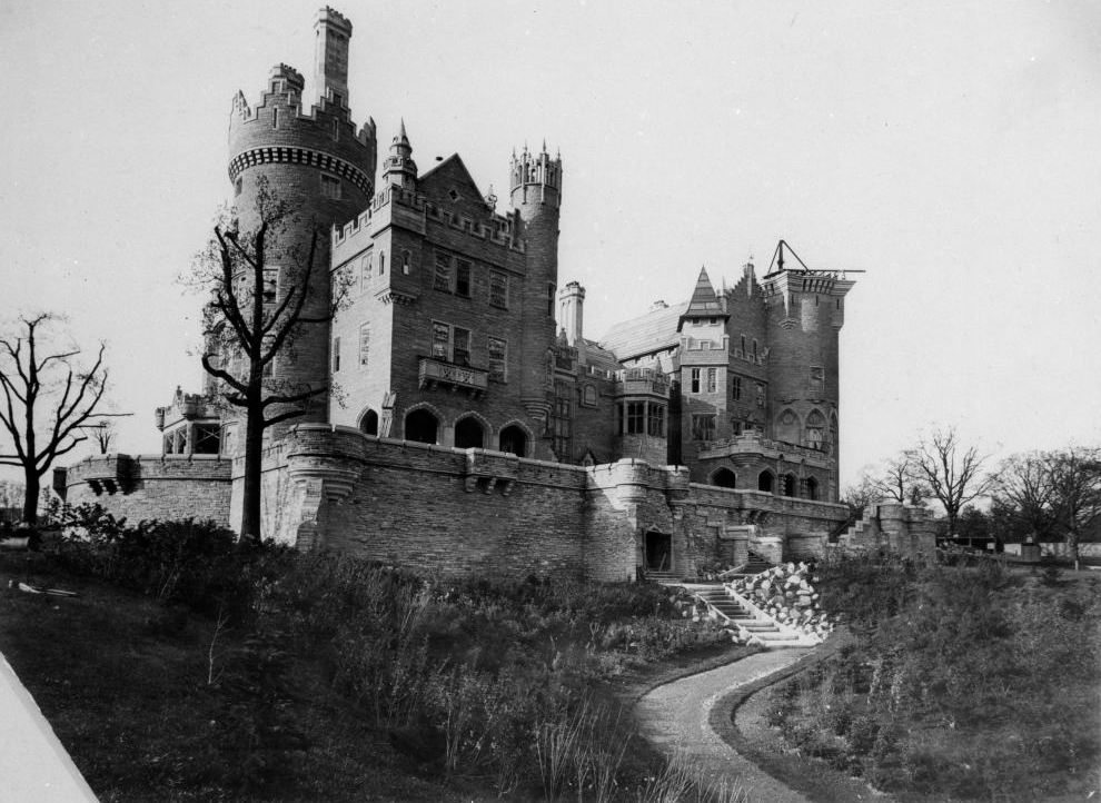A photograph taken in 1911 of Casa Loma, still under construction at the time.